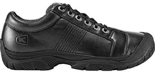 black shoe for retail workers